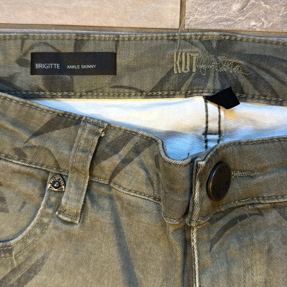 New Kut from the Kloth Leaf Print Cargo Pants - Picture 3 of 5